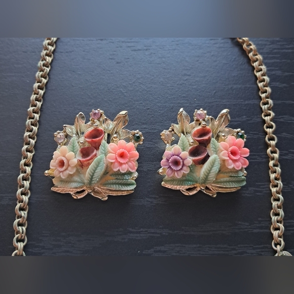 Vintage 1950s Floral Celluloid & Rhinestone Choker Necklace & Clip On Earrings - Picture 3 of 10